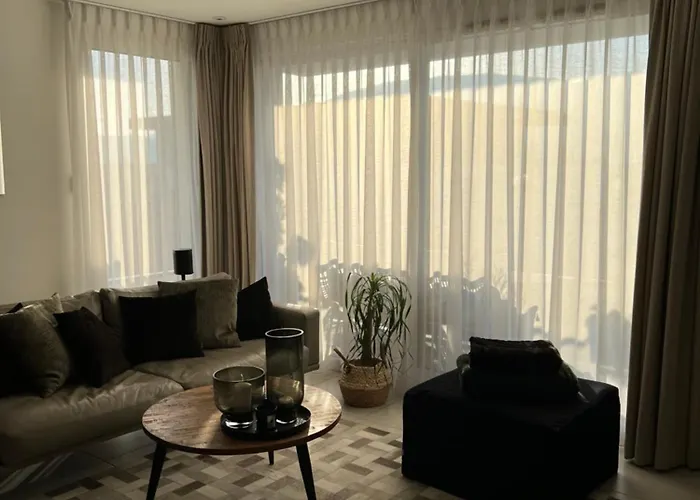 Warm Apartment + Private Free Park.