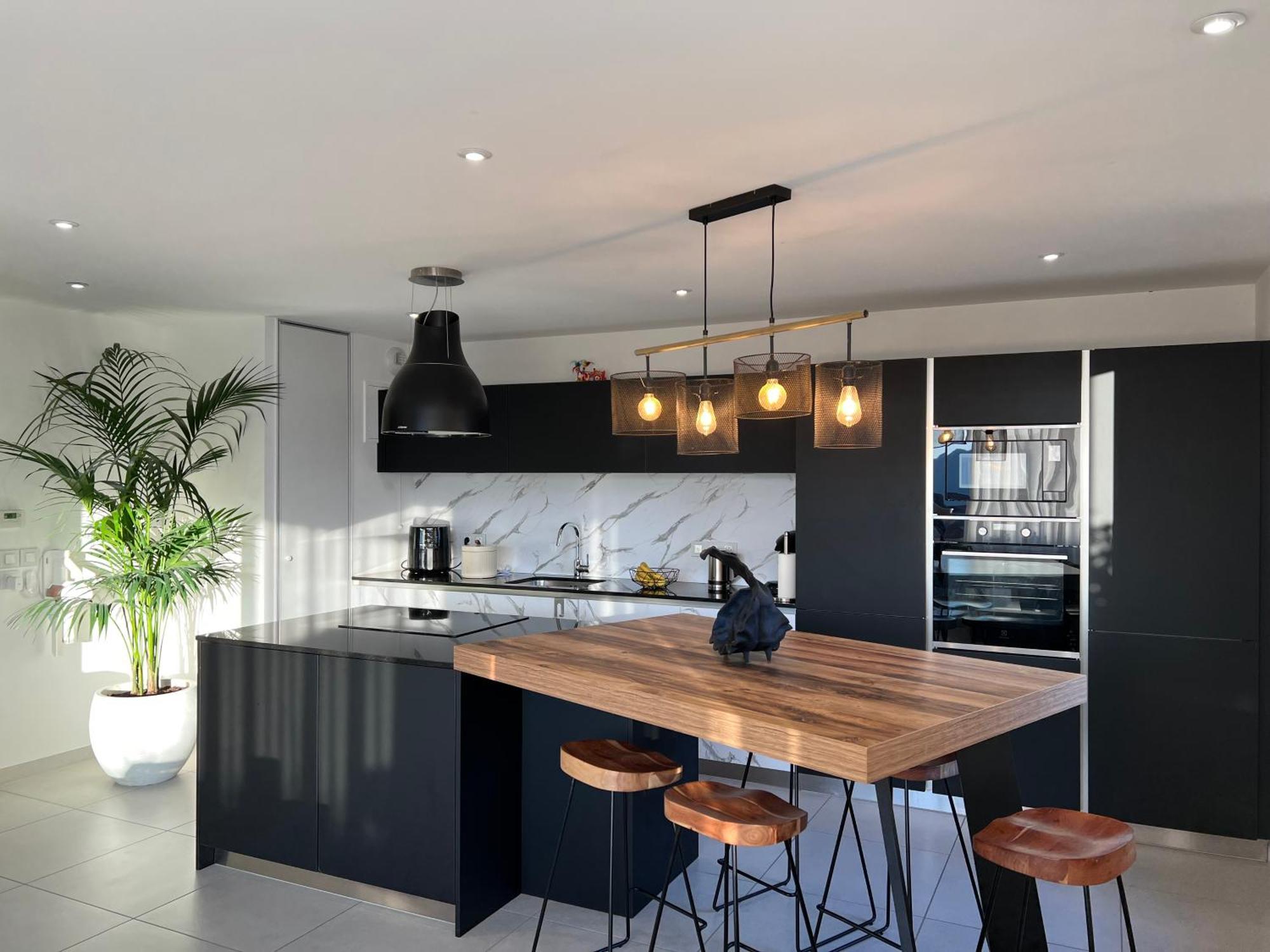 Apartment Warm + Private Free Park. *